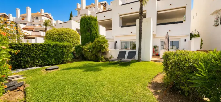 Venta de apartamento en planta baja en Los Monteros 3