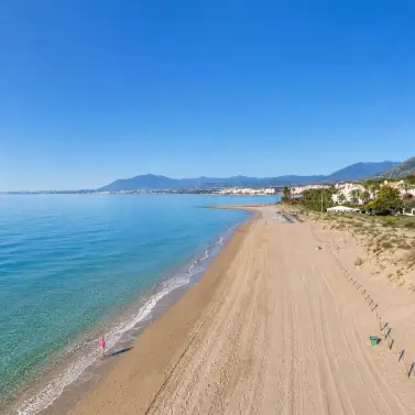 Venta de apartamento en planta baja en Los Monteros