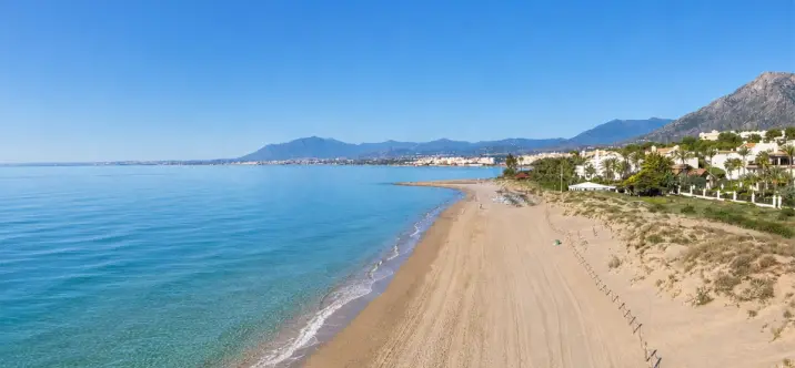 Venta de apartamento en planta baja en Los Monteros 4
