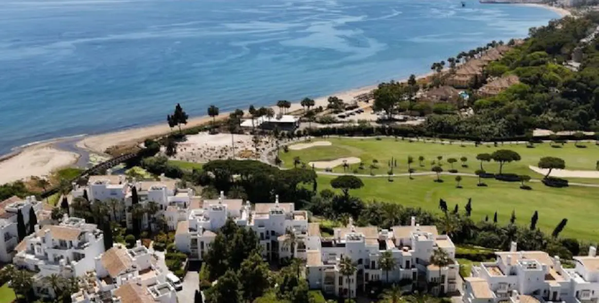 Venta de apartamento en planta baja en Los Monteros 9