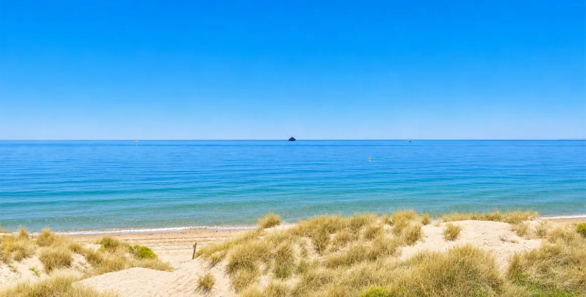 Venta de apartamento en planta baja en Los Monteros 10