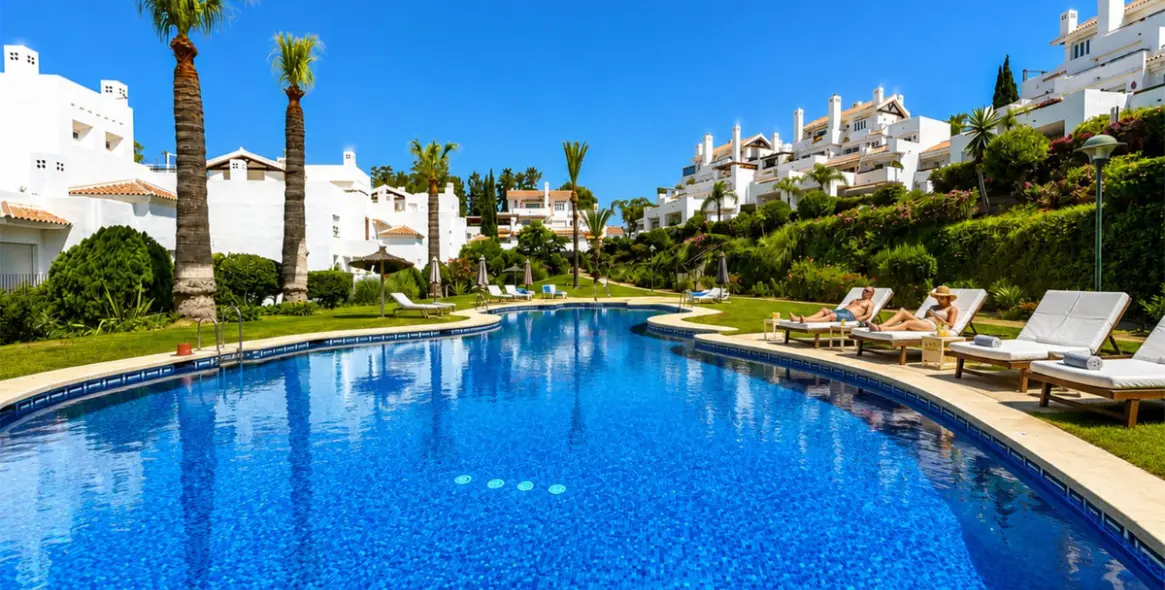 Venta de apartamento en planta baja en Los Monteros 13