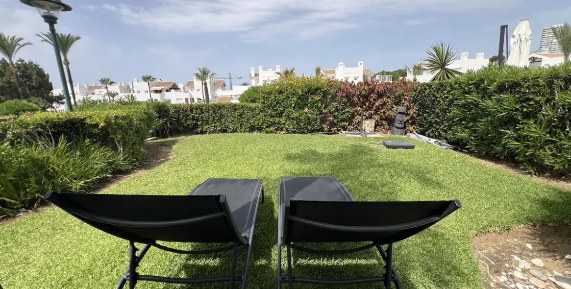 Venta de apartamento en planta baja en Los Monteros 14