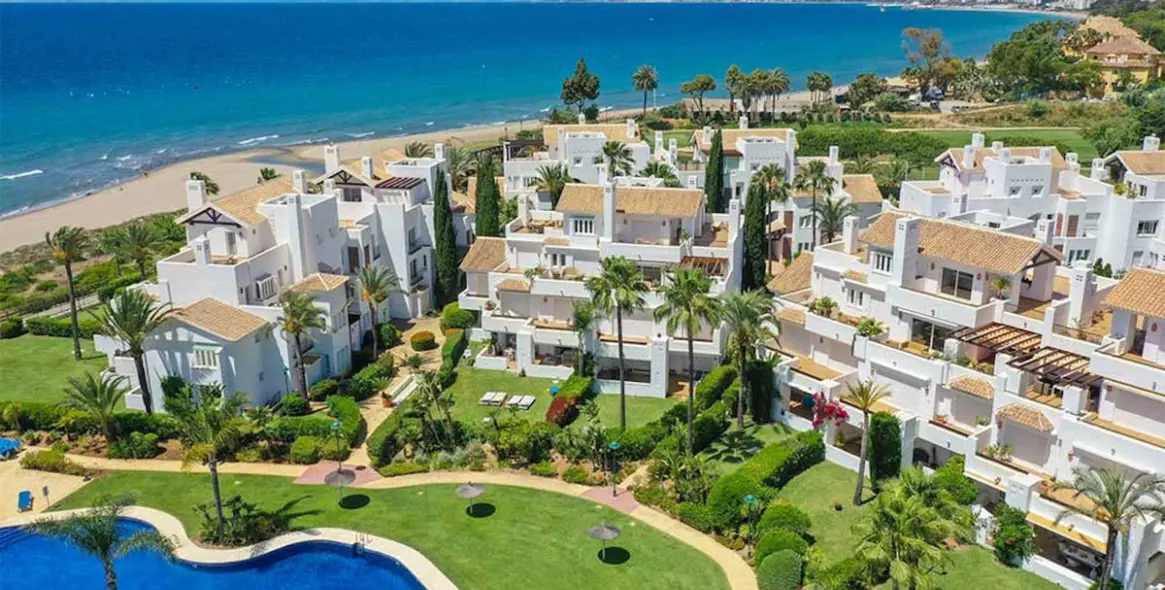Venta de apartamento en planta baja en Los Monteros 19
