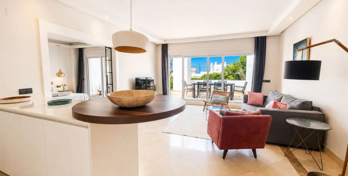Venta de apartamento en planta baja en Los Monteros 21