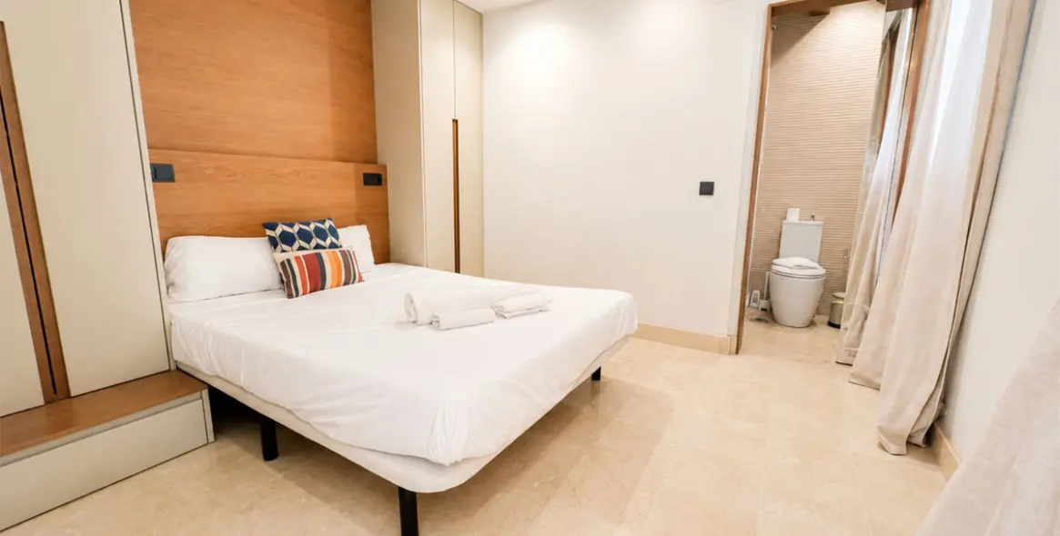 Venta de apartamento en planta baja en Los Monteros 26
