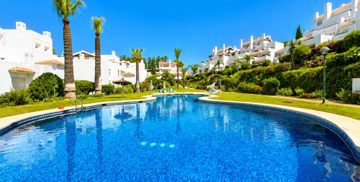 Venta de apartamento en planta baja en Los Monteros 32