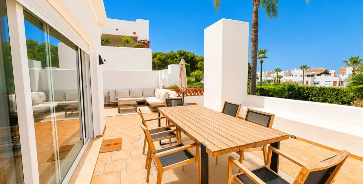 Venta de apartamento en planta baja en Los Monteros 37