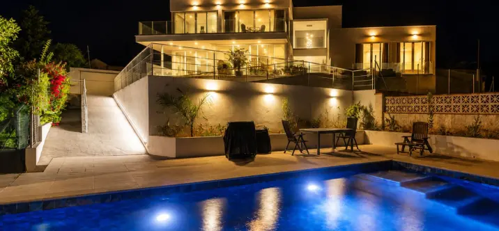 Venta de villa independiente en Estepona 0