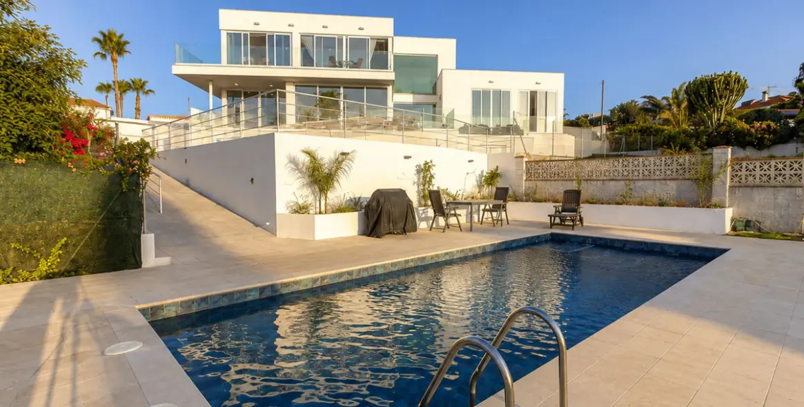 Venta de villa independiente en Estepona 2