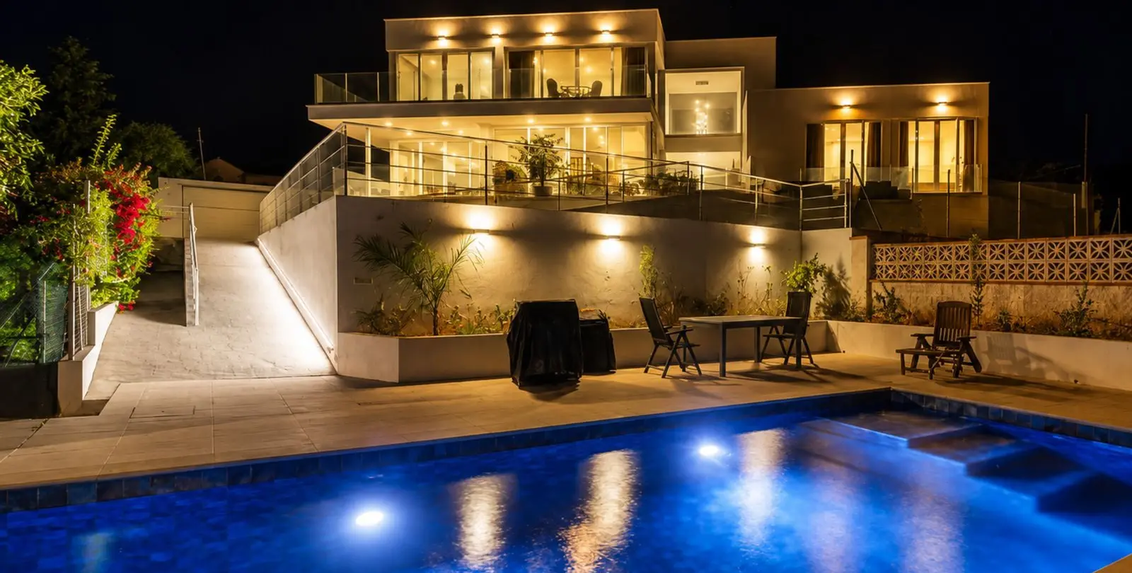 Продажа  отдельно стоящей виллы в Estepona 1