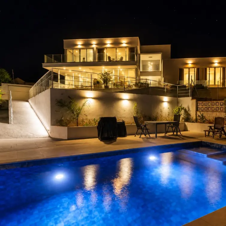 Продажа  отдельно стоящей виллы в Estepona
