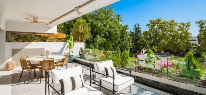 Venta de apartamento en planta media en The Golden Mile 3