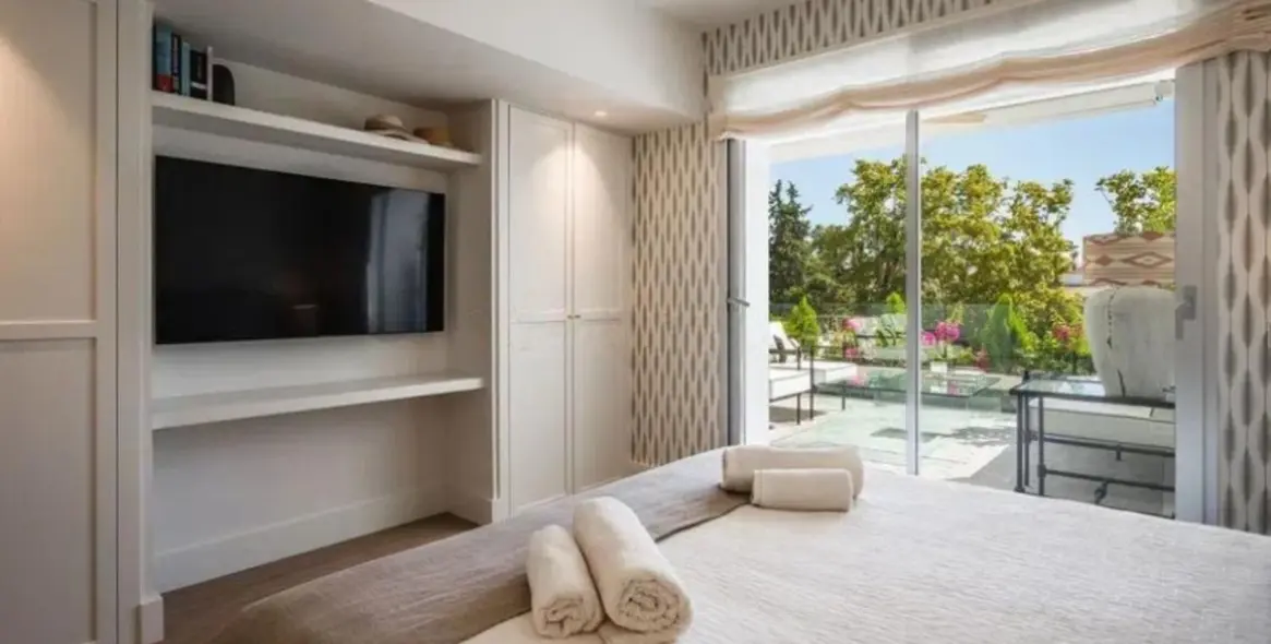 Продажа апартаментов на среднем этаже в The Golden Mile 5