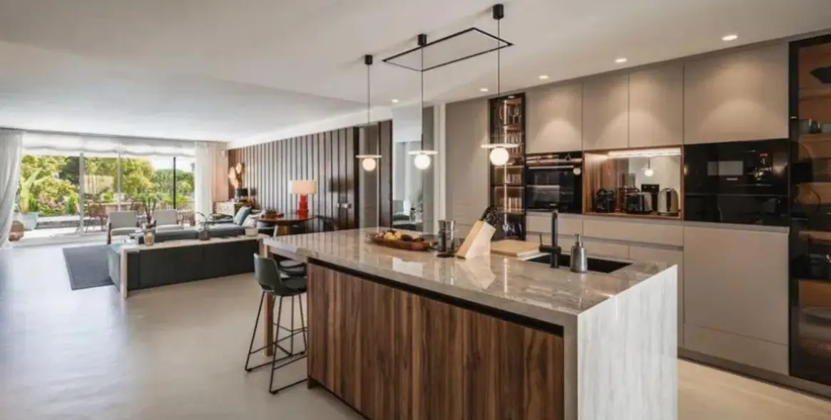 Продажа апартаментов на среднем этаже в The Golden Mile 27