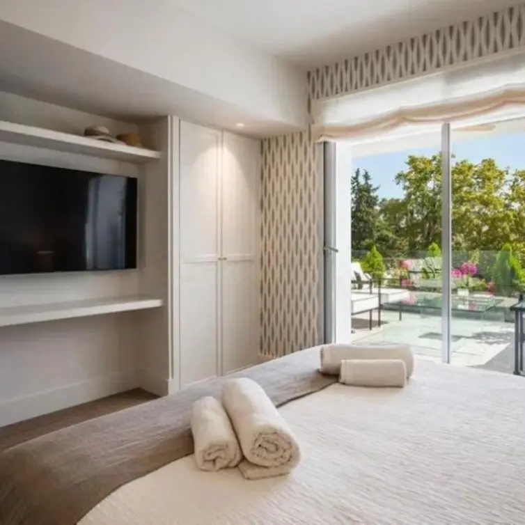 Продажа апартаментов на среднем этаже в The Golden Mile