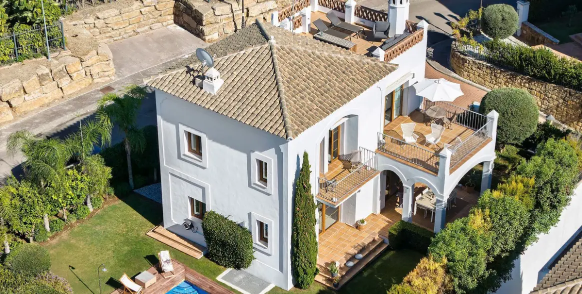 Venta de villa independiente en Selwo 2