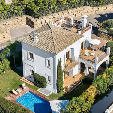 Venta de villa independiente en Selwo