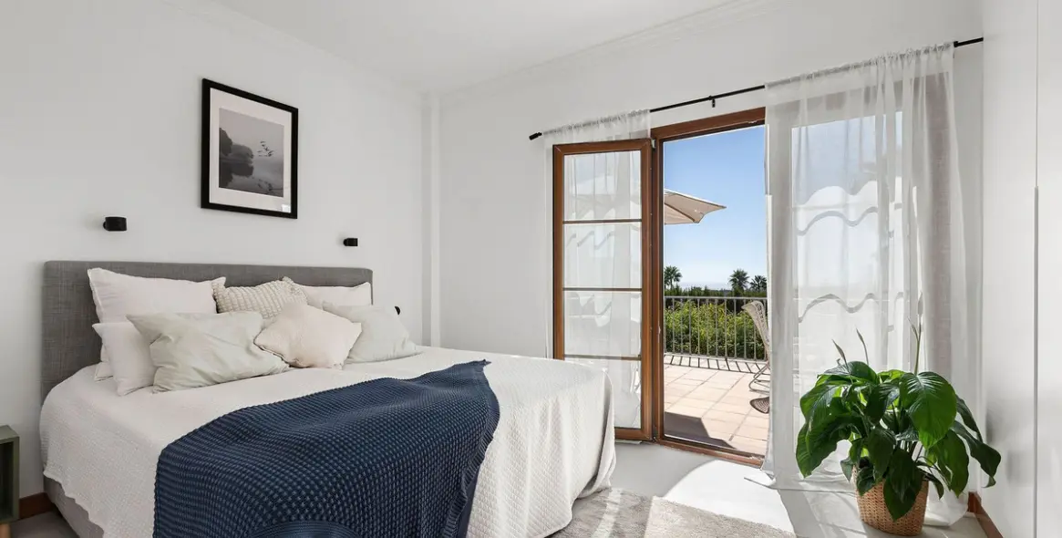 Venta de villa independiente en Selwo 10
