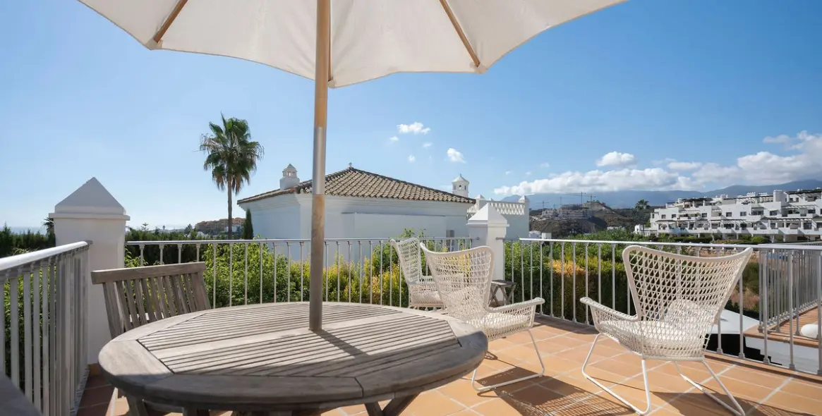 Venta de villa independiente en Selwo 19
