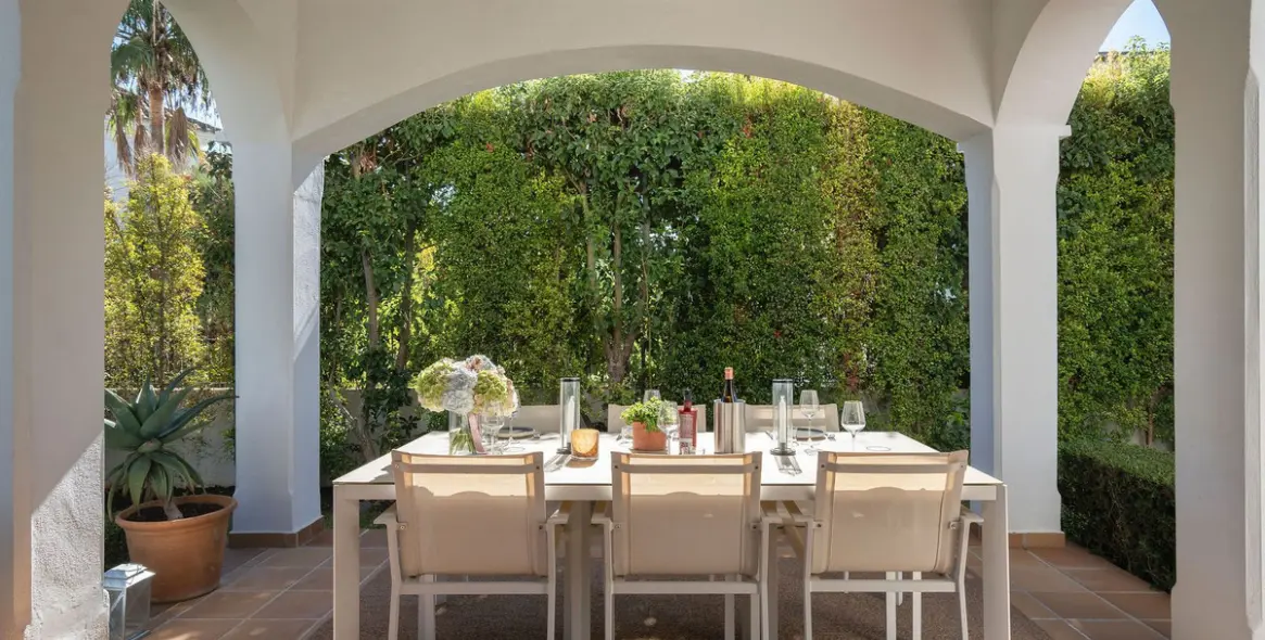 Venta de villa independiente en Selwo 22