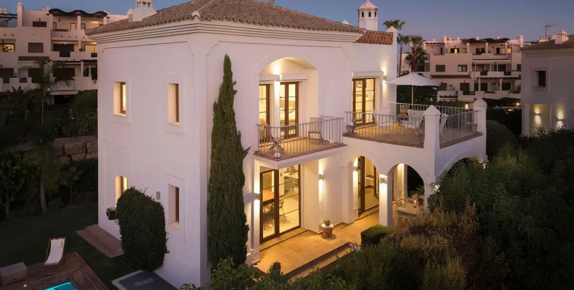 Venta de villa independiente en Selwo 34