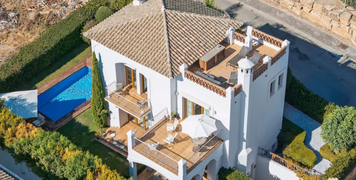 Venta de villa independiente en Selwo 39