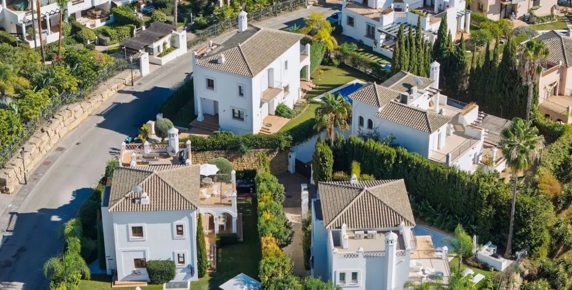 Venta de villa independiente en Selwo 41