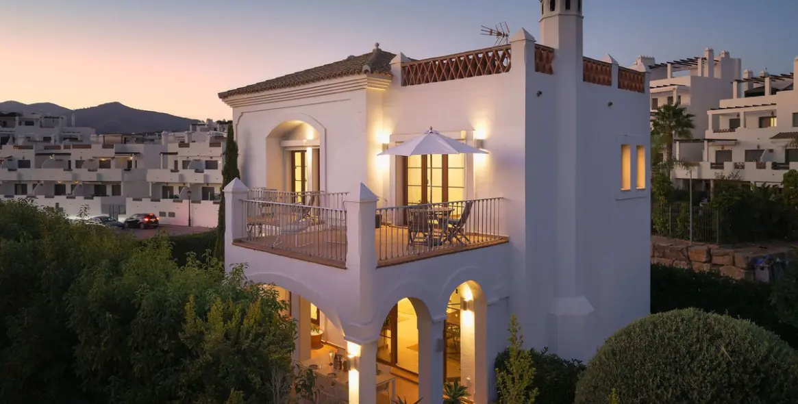 Venta de villa independiente en Selwo 45