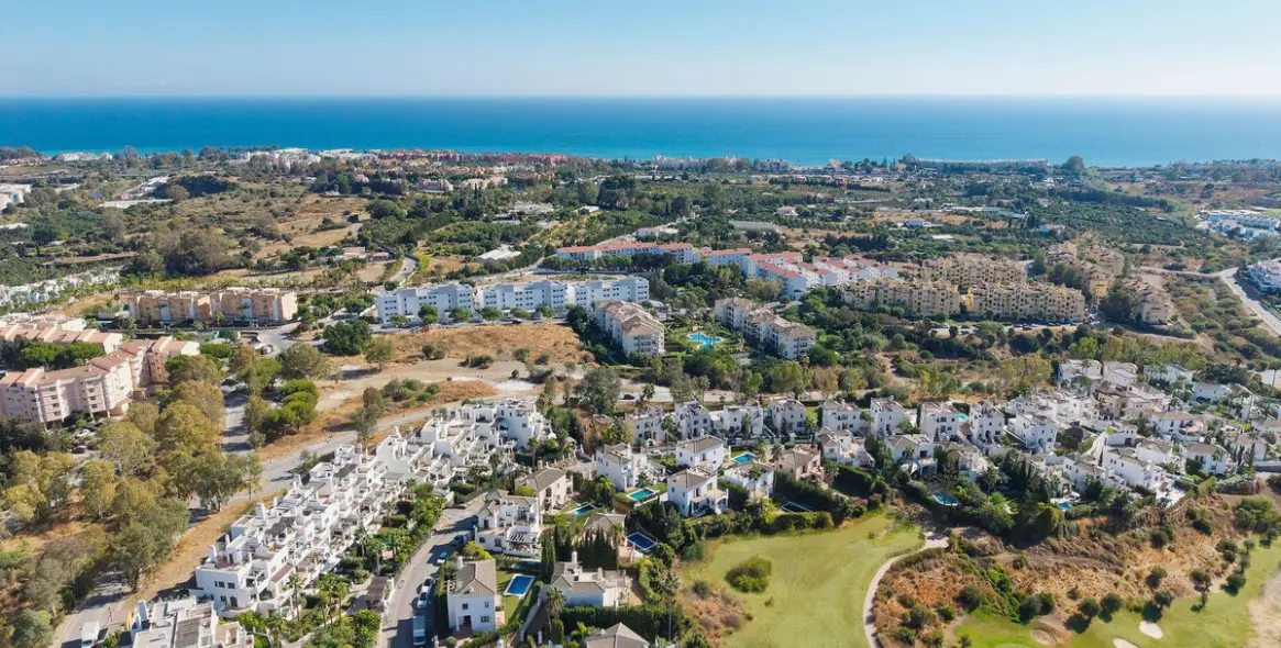 Venta de villa independiente en Selwo 52