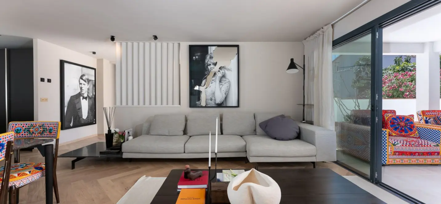 Sale of detached villa in Calahonda 2