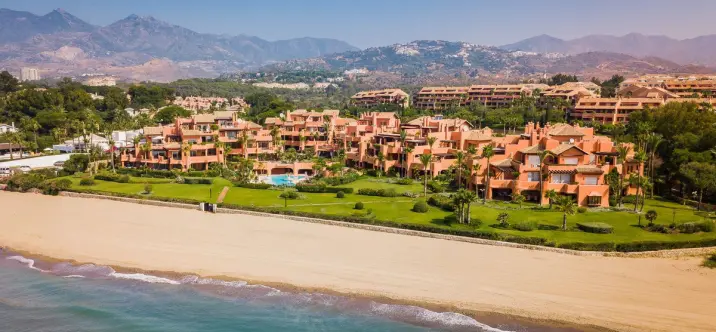 Venta de apartamento en planta baja en Los Monteros 0