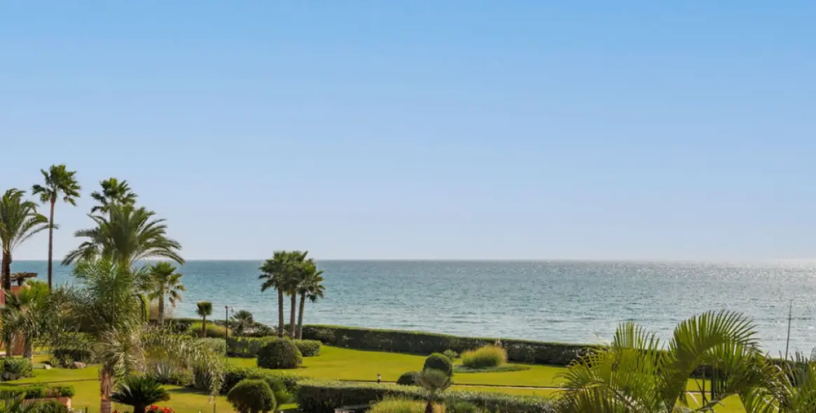 Venta de apartamento en planta baja en Los Monteros 2