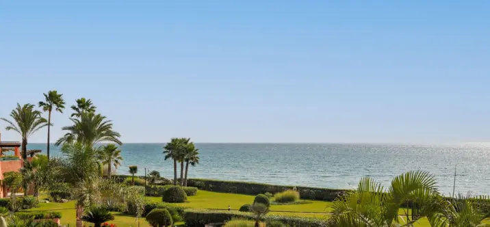 Venta de apartamento en planta baja en Los Monteros 1