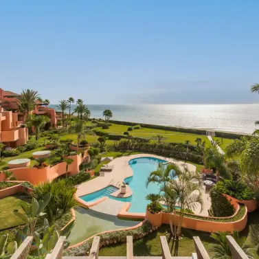 Venta de apartamento en planta baja en Los Monteros