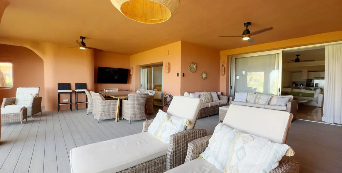 Venta de apartamento en planta baja en Los Monteros 4