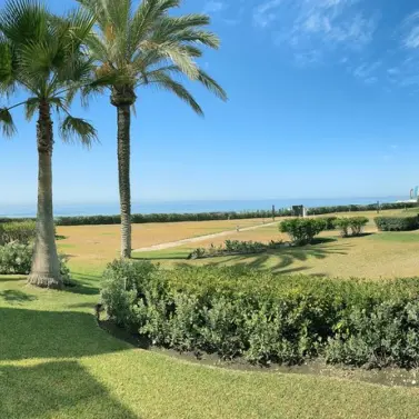 Venta de apartamento en planta baja en Los Monteros