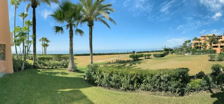 Venta de apartamento en planta baja en Los Monteros 4