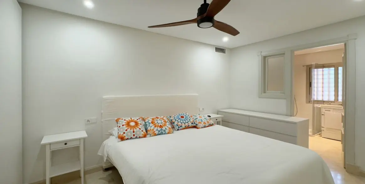 Venta de apartamento en planta baja en Los Monteros 9