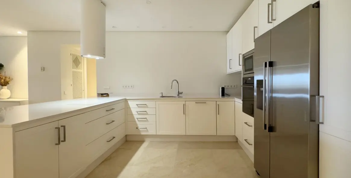 Venta de apartamento en planta baja en Los Monteros 14
