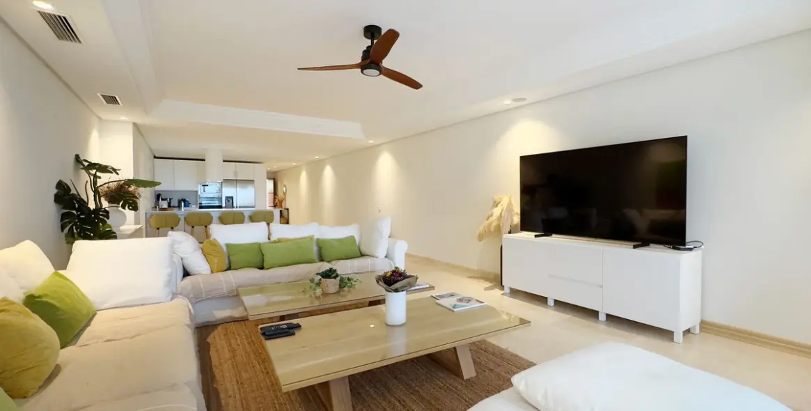 Venta de apartamento en planta baja en Los Monteros 15