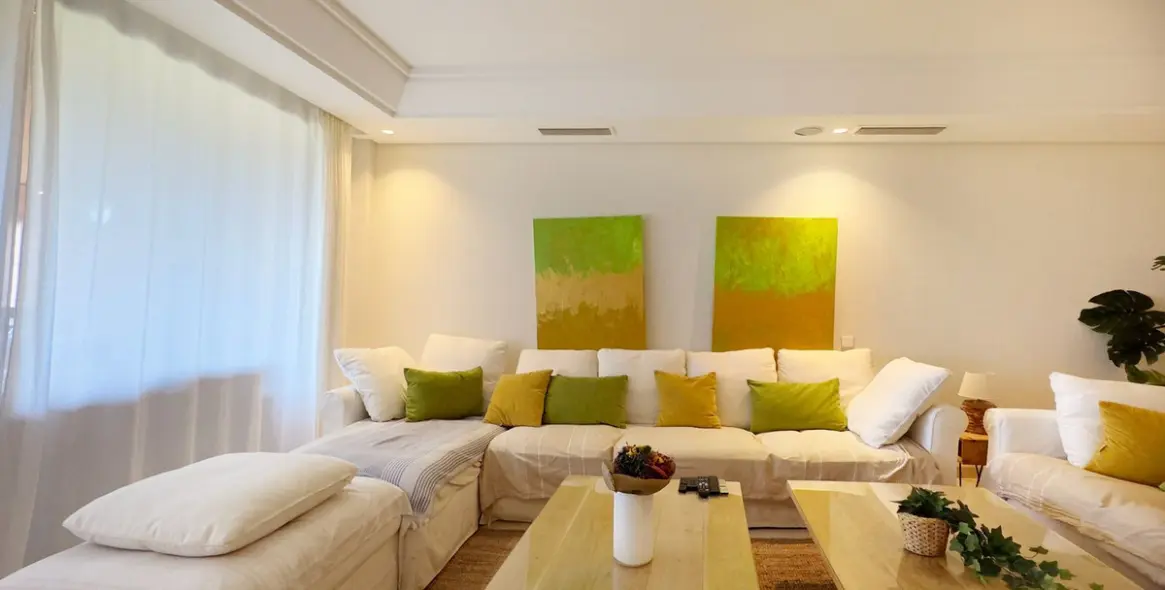 Venta de apartamento en planta baja en Los Monteros 17