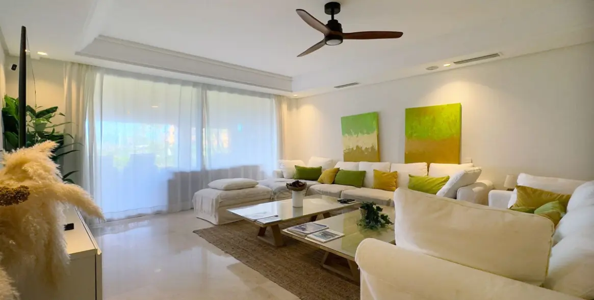 Venta de apartamento en planta baja en Los Monteros 18
