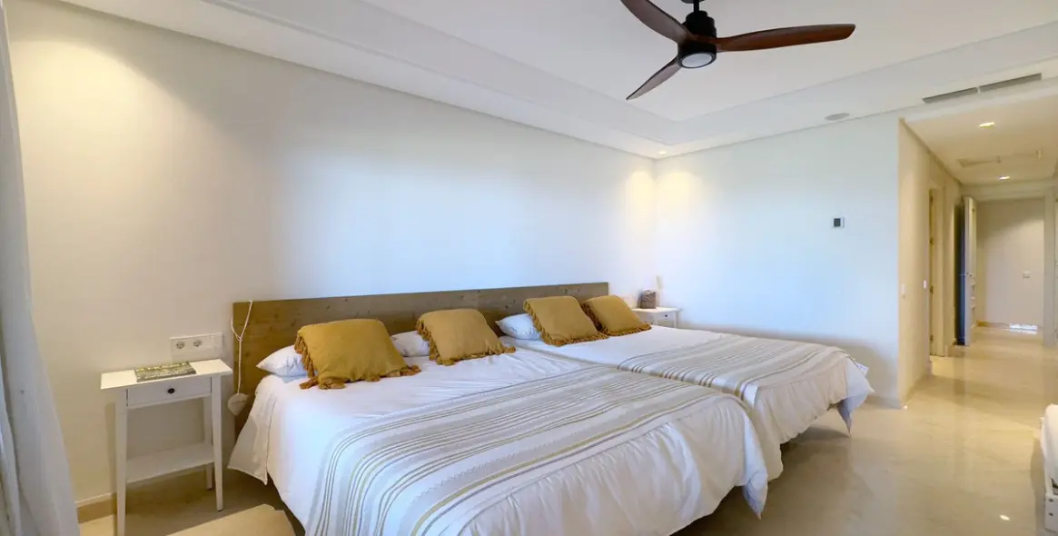 Venta de apartamento en planta baja en Los Monteros 20