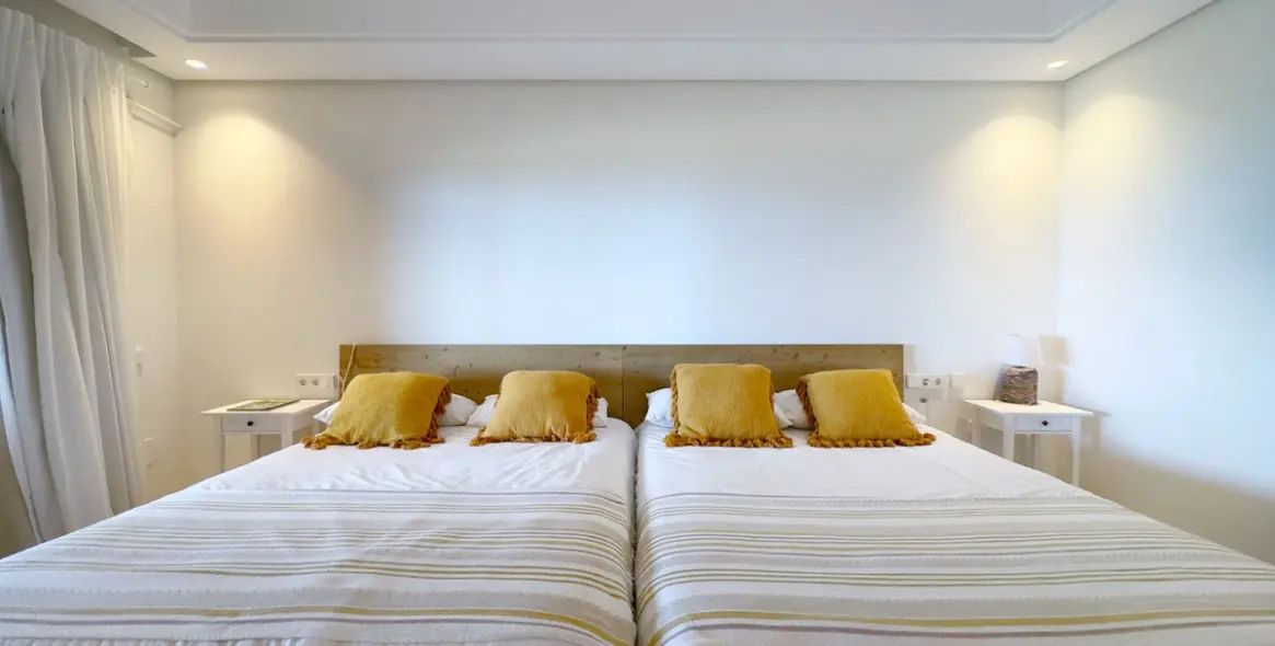 Venta de apartamento en planta baja en Los Monteros 21