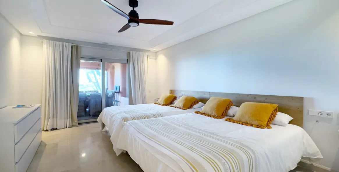 Venta de apartamento en planta baja en Los Monteros 22