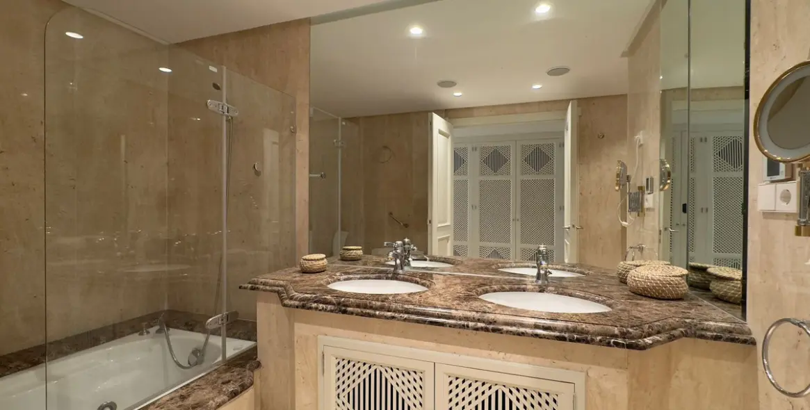 Venta de apartamento en planta baja en Los Monteros 23