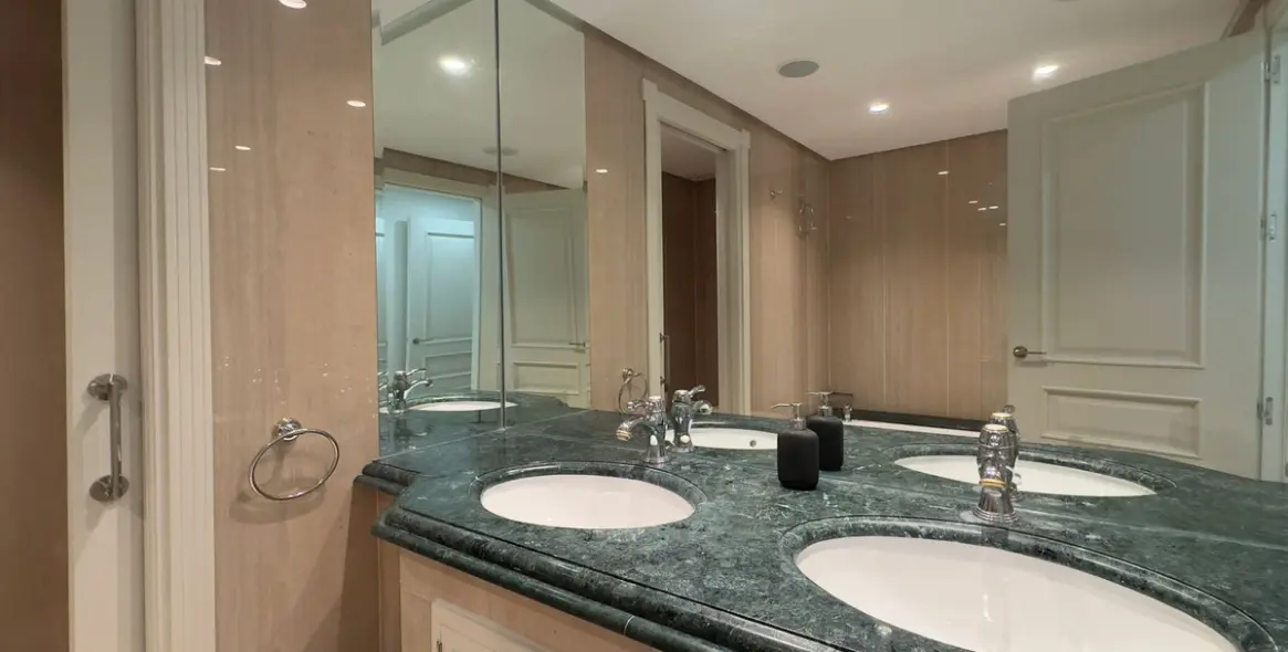 Venta de apartamento en planta baja en Los Monteros 27