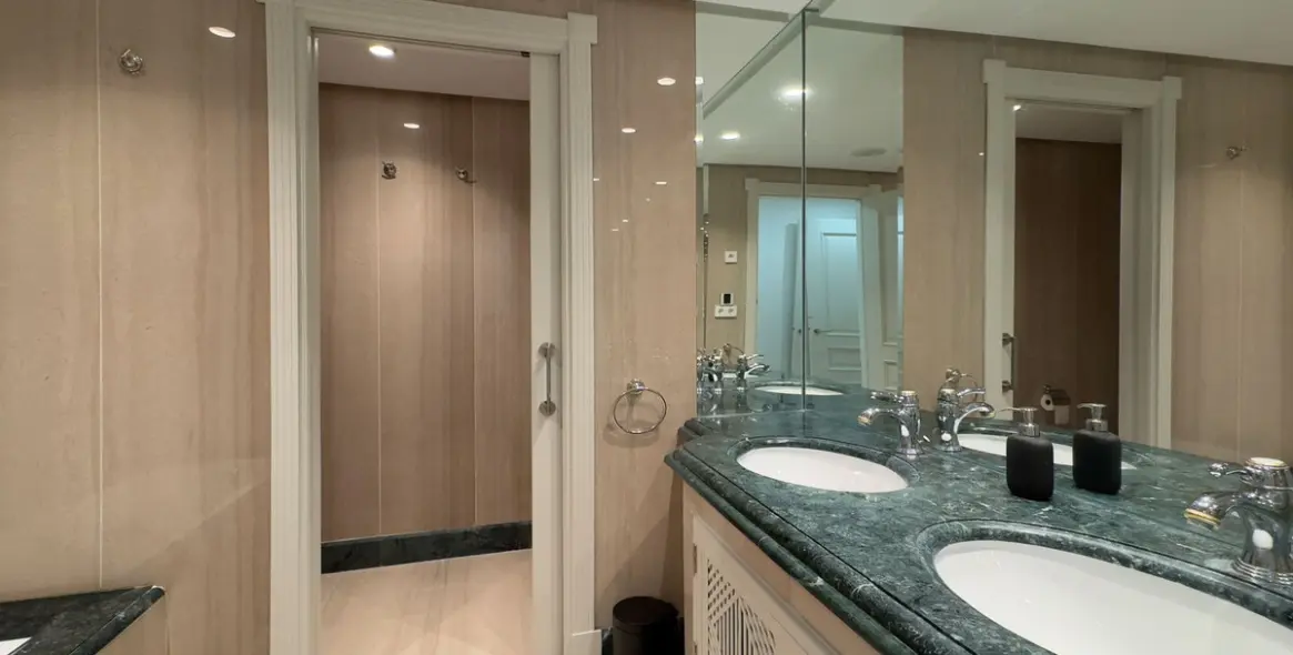 Venta de apartamento en planta baja en Los Monteros 28