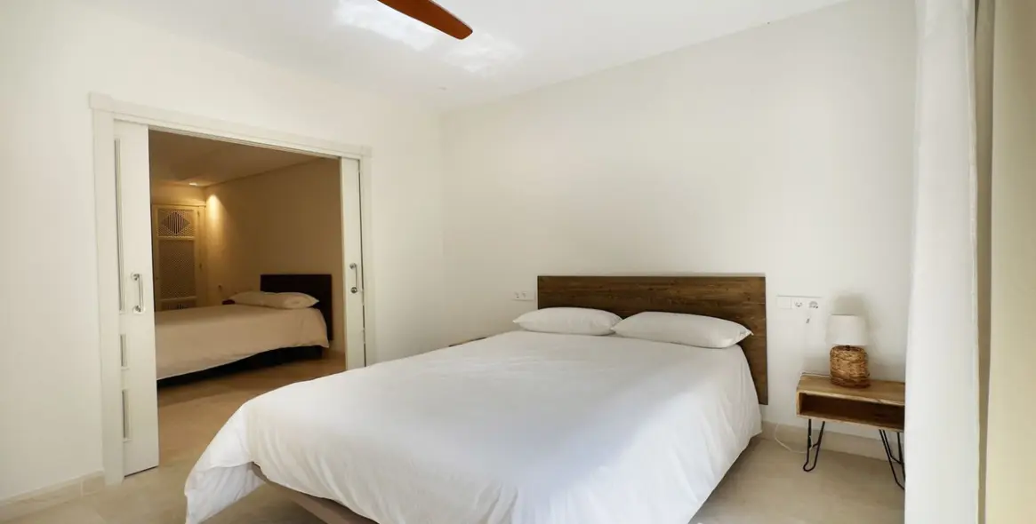 Venta de apartamento en planta baja en Los Monteros 29